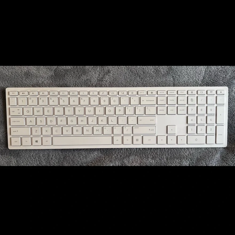HP Wireless White Keyboard NWOT